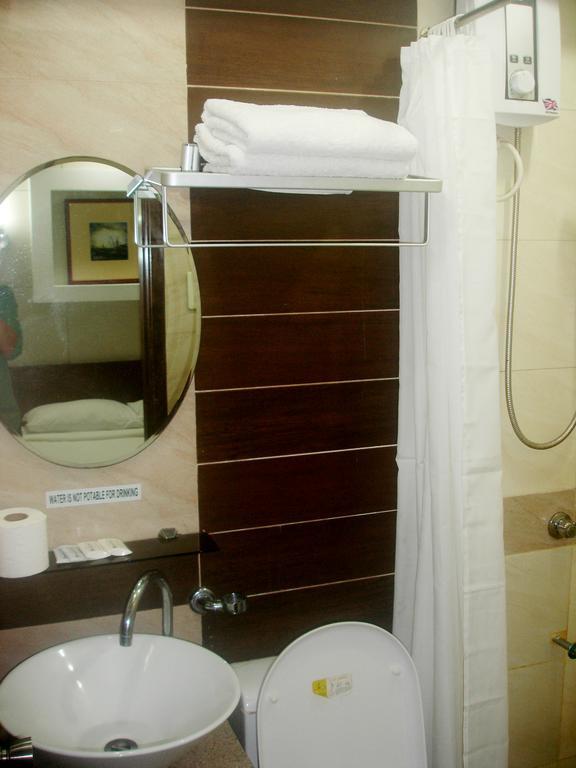Roxas Midtown Hotel Room photo