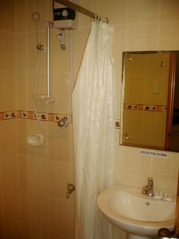 Roxas Midtown Hotel Room photo