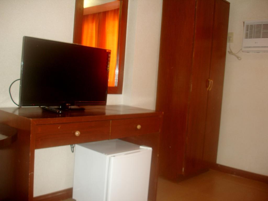 Roxas Midtown Hotel Room photo